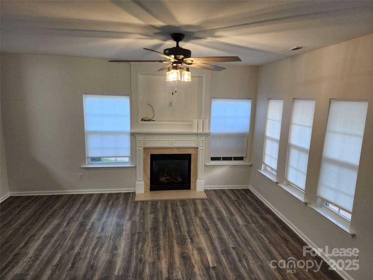 15258 Crossing Gate Dr - Photo 4 of 31