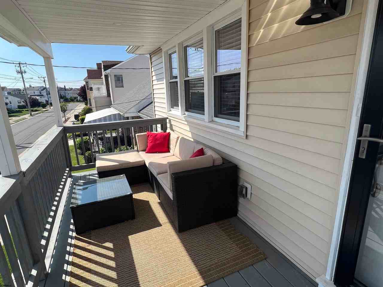 114 N Argyle Ave - Photo 3 of 34