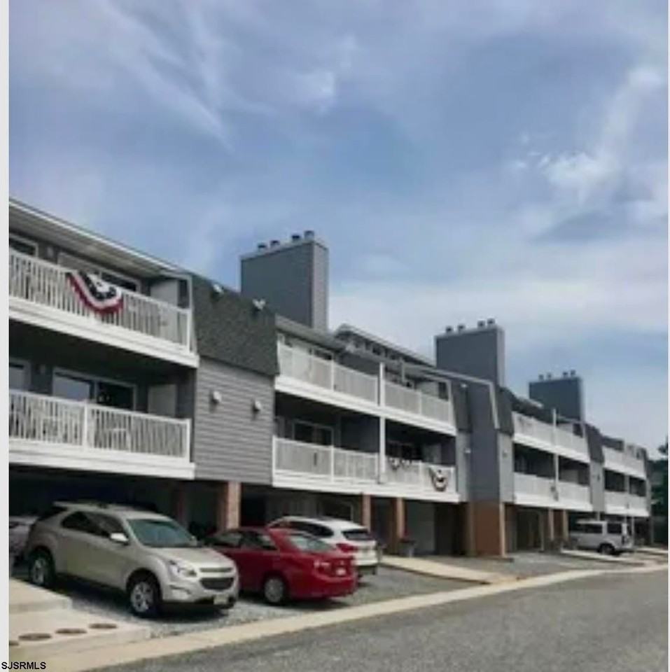 823 Periwinkle Dr #823