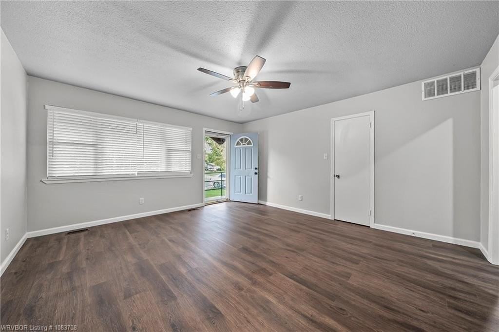 601 Cedar Ln - Photo 3 of 39