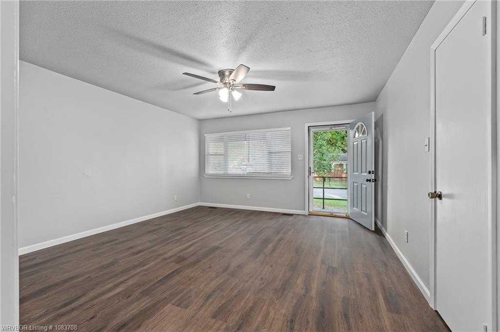 601 Cedar Ln - Photo 4 of 39