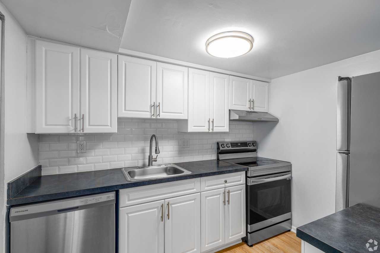 Foxwood Apartments - Photo 7 of 25