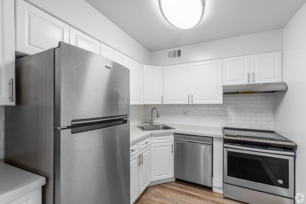 Foxwood Apartments - Photo 7 of 24