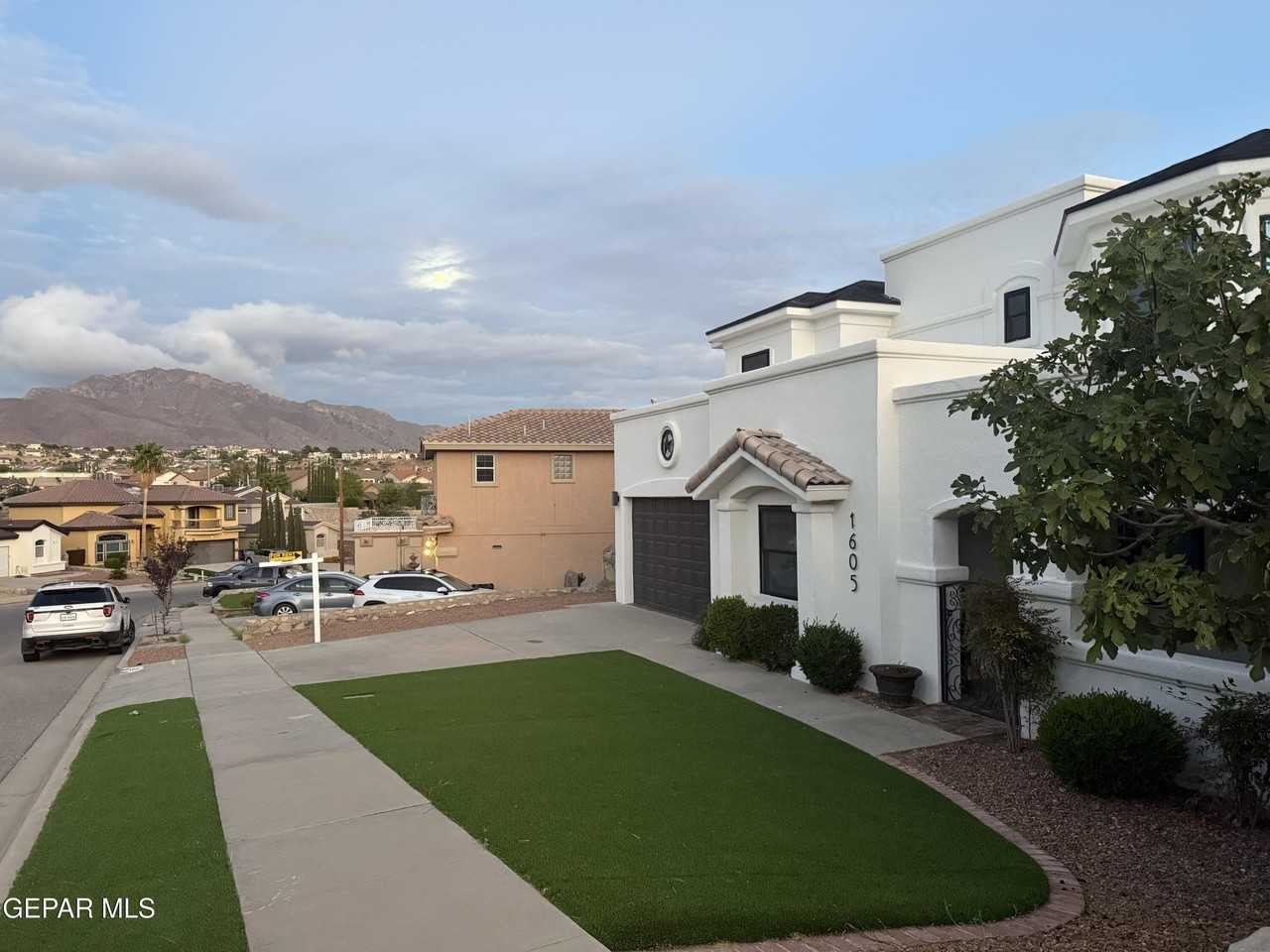 1605 Playa Del Sol Drive - Photo 2 of 29