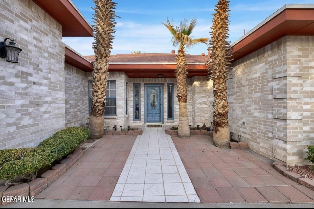 2081 Paseo Del Prado Dr - Photo 2 of 12