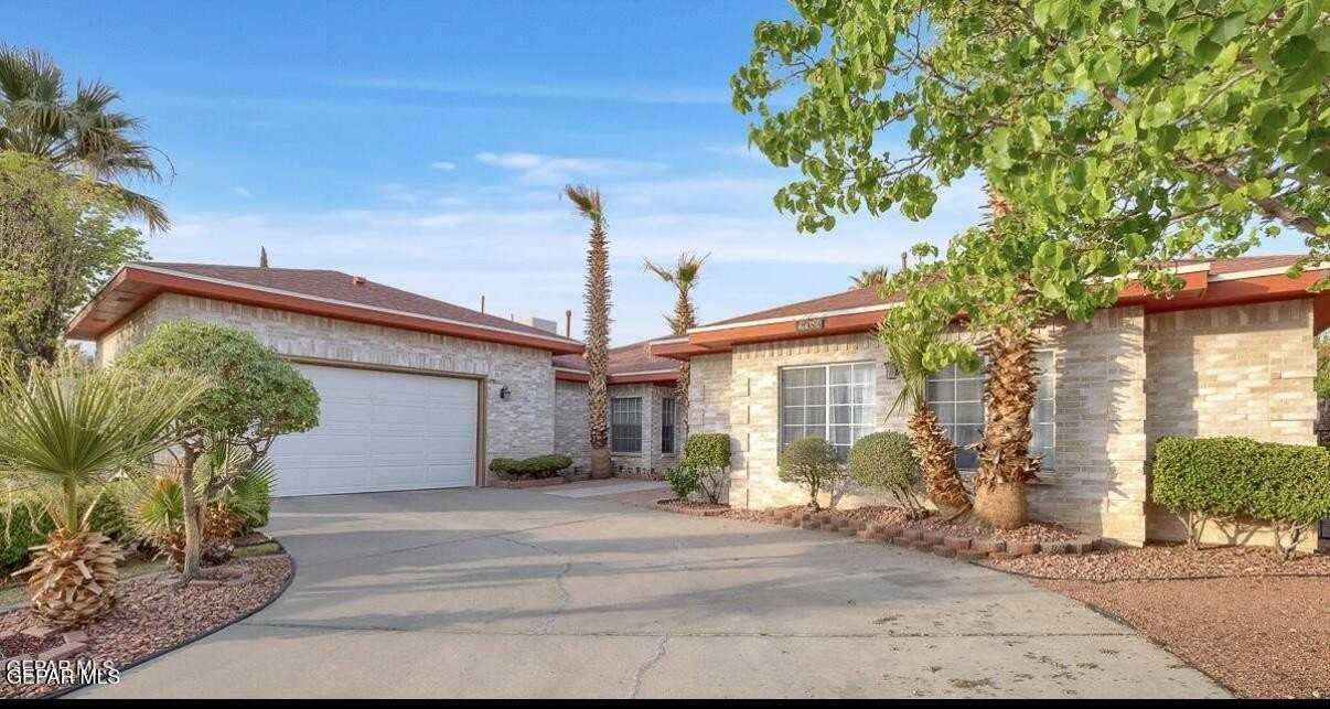 2081 Paseo Del Prado Dr - Photo 3 of 12