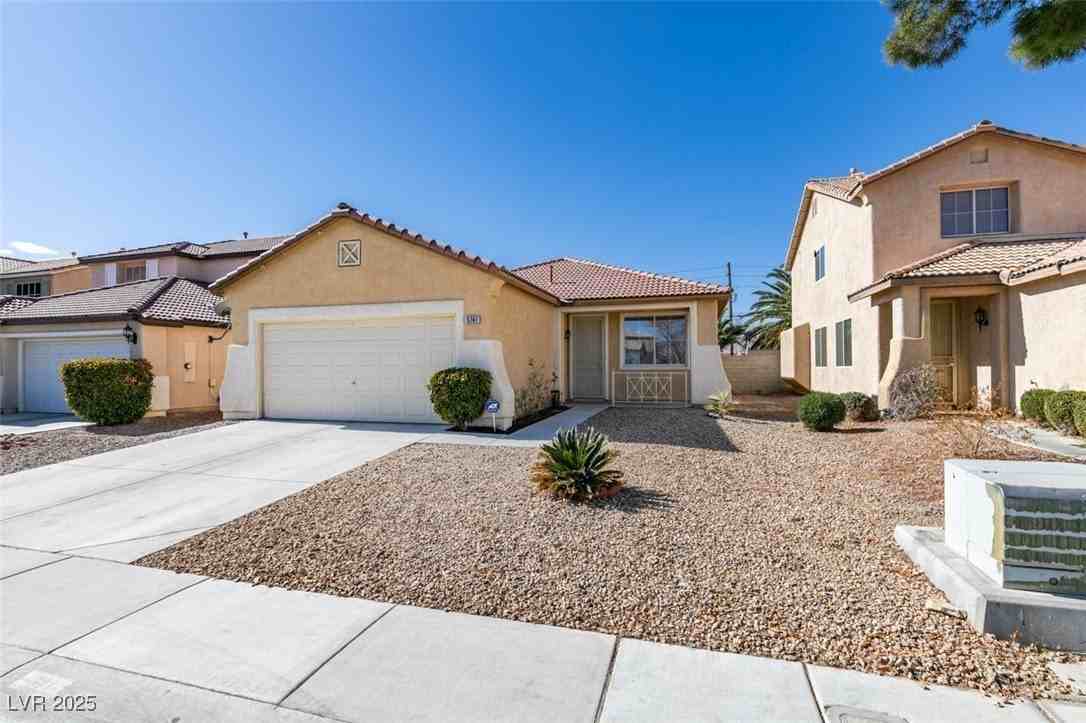 5747 Bear Springs Street - Photo 4 of 42