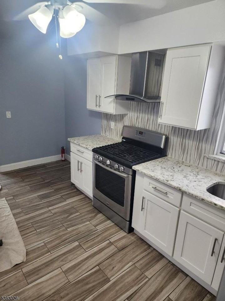 1371 Hamilton St - Photo 4 of 9