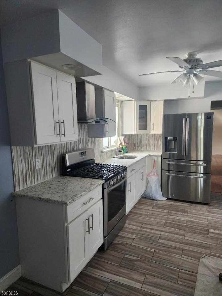 1371 Hamilton St - Photo 5 of 9