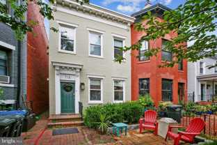 716 Maryland Ave Ne - Photo 1 of 1