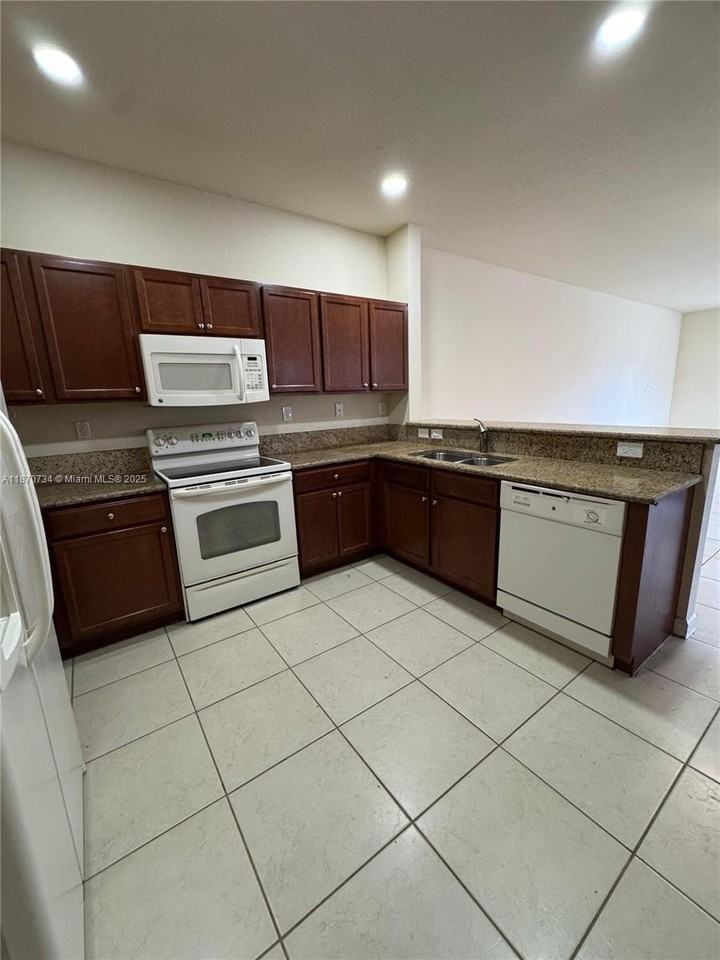 9227 Sw 227th Ter - Photo 4 of 18