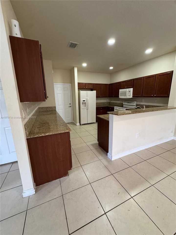 9227 Sw 227th Ter - Photo 6 of 18