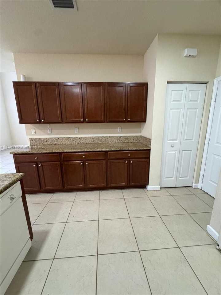 9227 Sw 227th Ter - Photo 7 of 18