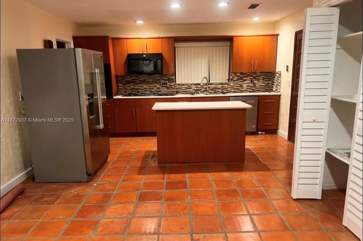 7240 Sw 58th St - Photo 3 of 15