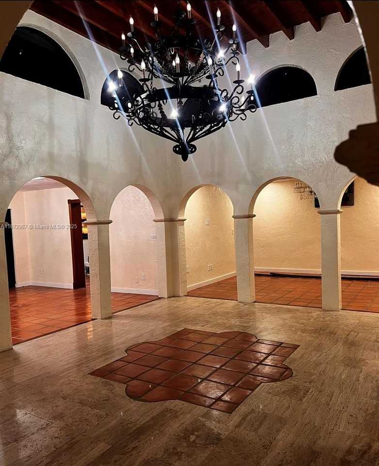 7240 Sw 58th St - Photo 6 of 15