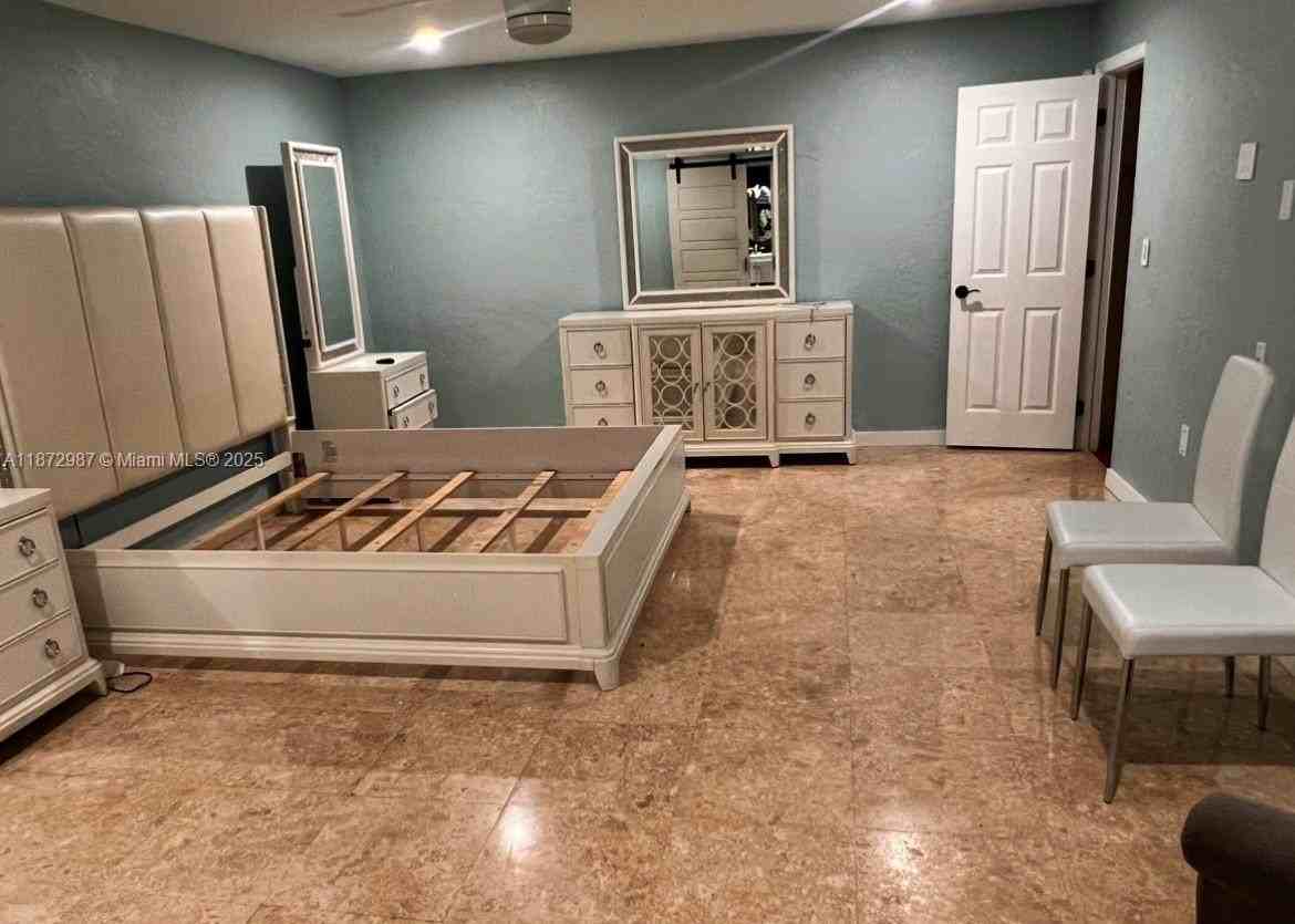 7240 Sw 58th St - Photo 7 of 15