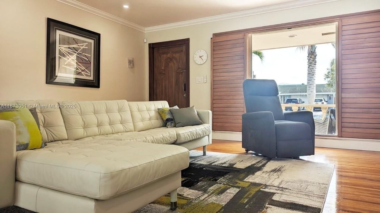 4027 Pierce St - Photo 3 of 22