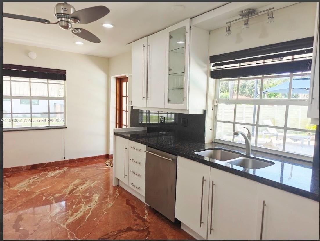 4027 Pierce St - Photo 7 of 22