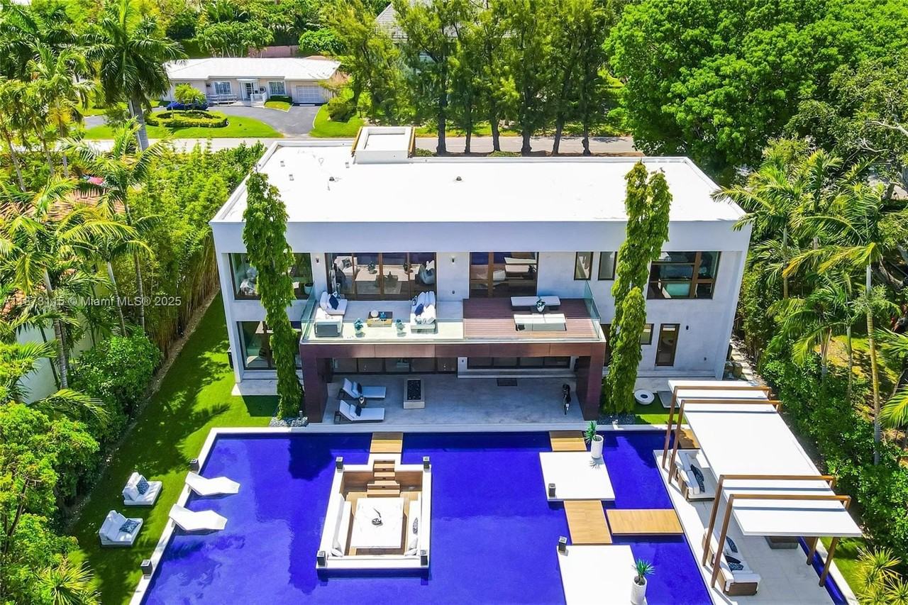 3009 Pine Tree Dr - Photo 4 of 50