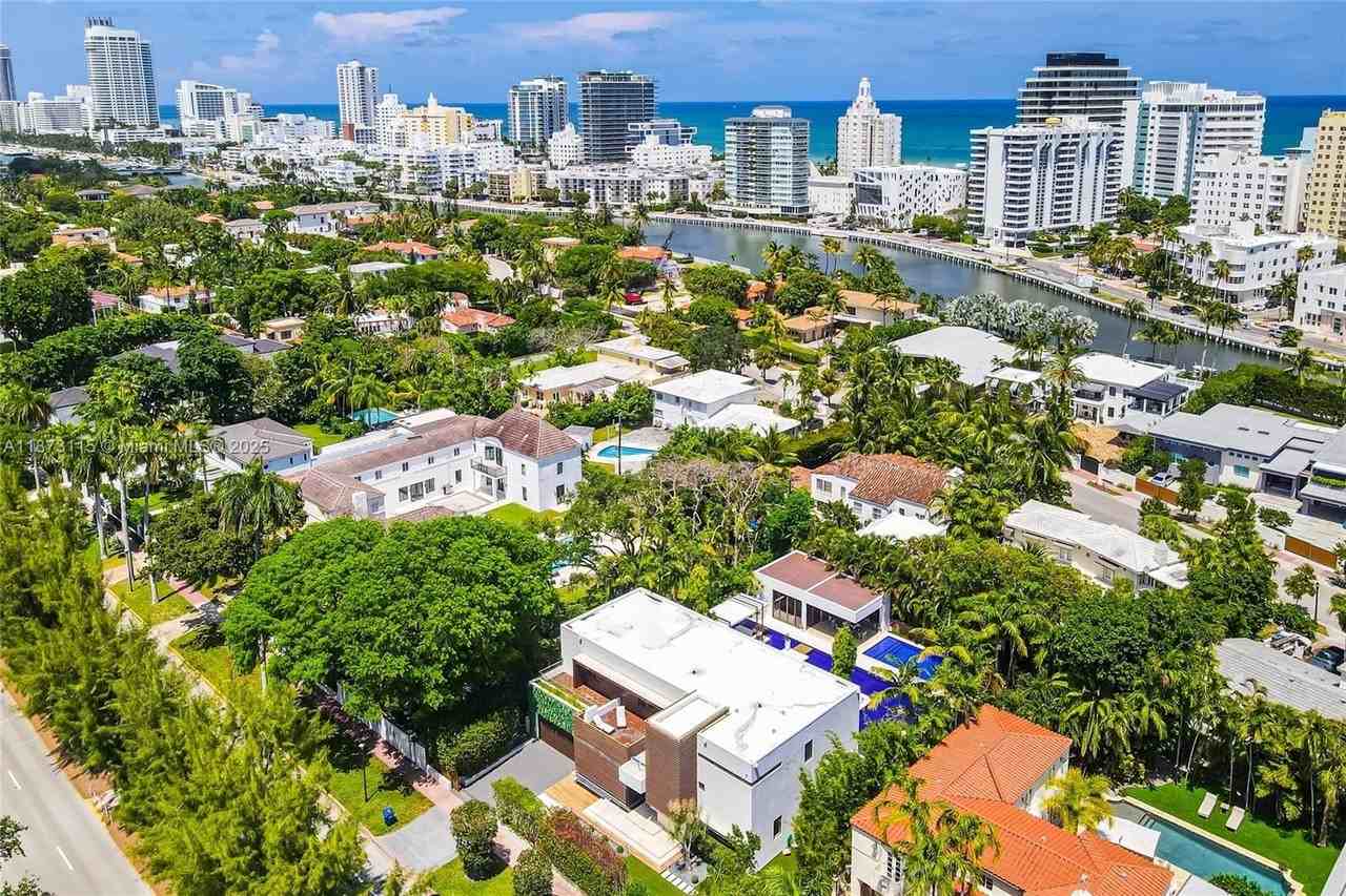 3009 Pine Tree Dr - Photo 6 of 50