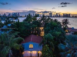 featured image of 814 W Dilido Dr