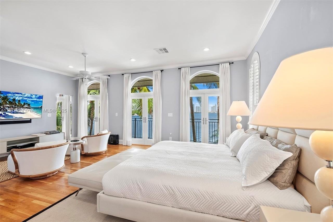 814 W Dilido Dr - Photo 4 of 32