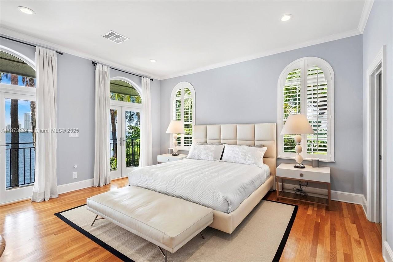 814 W Dilido Dr - Photo 5 of 32