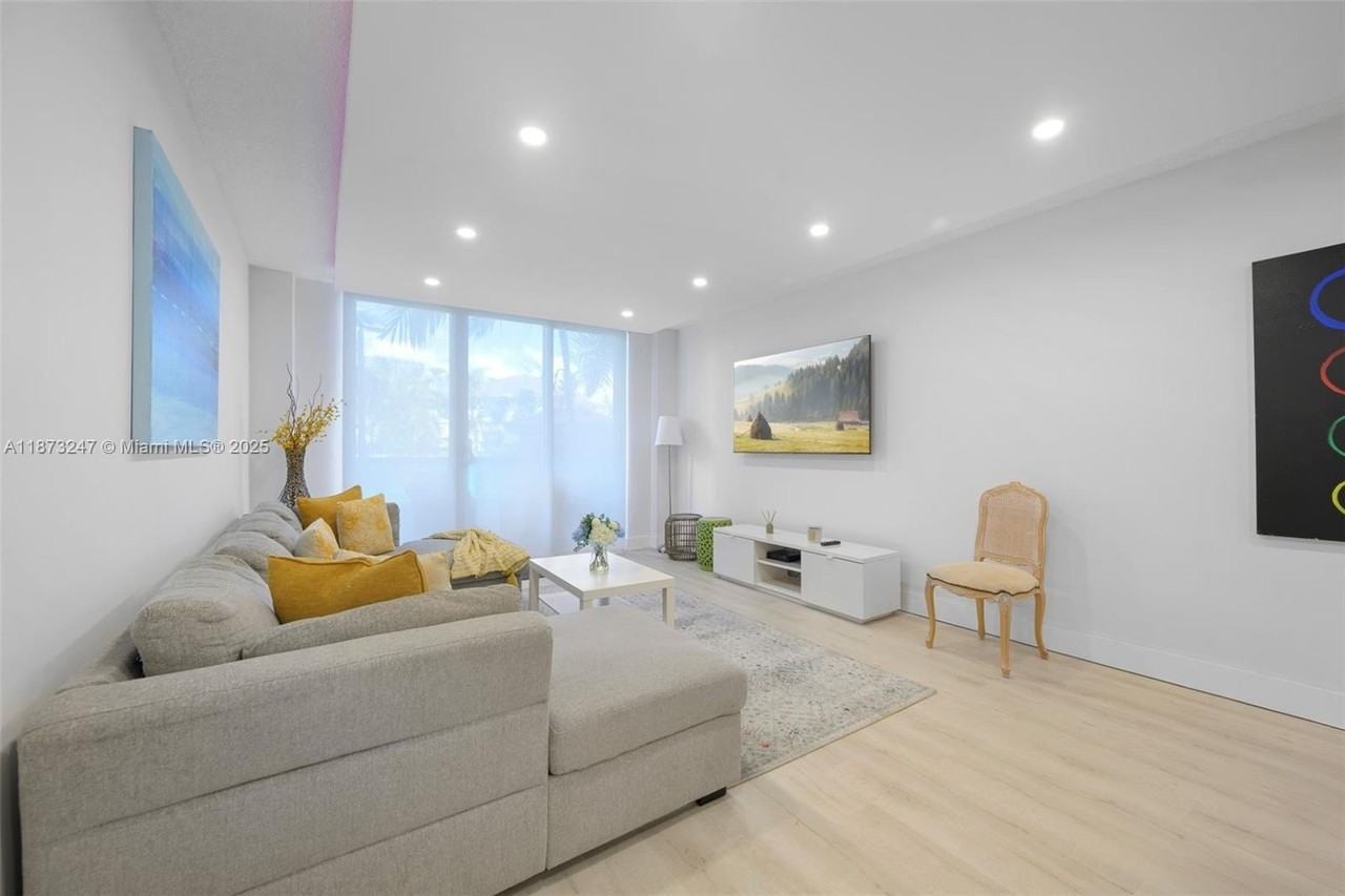 19370 Collins Ave #124 - Photo 2 of 13