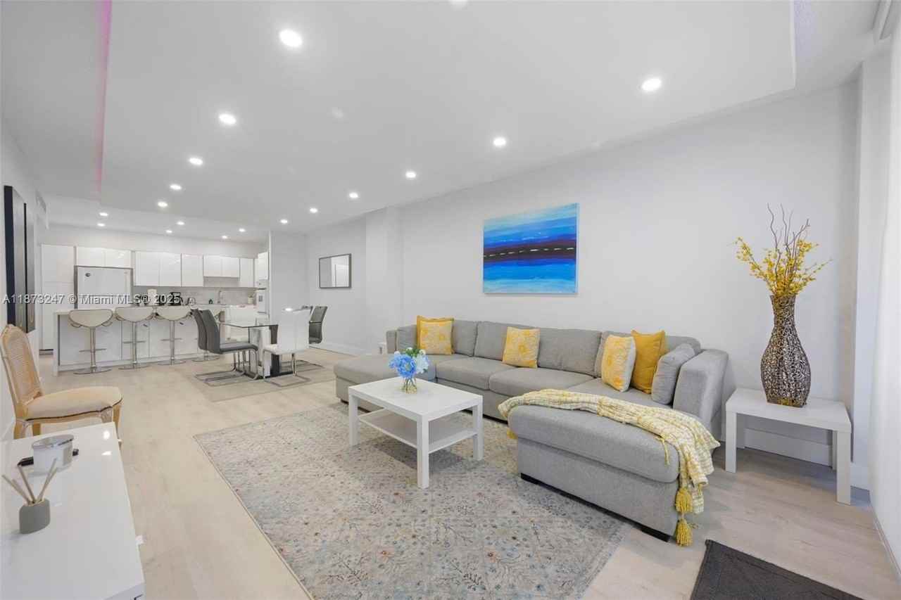 19370 Collins Ave #124 - Photo 3 of 13