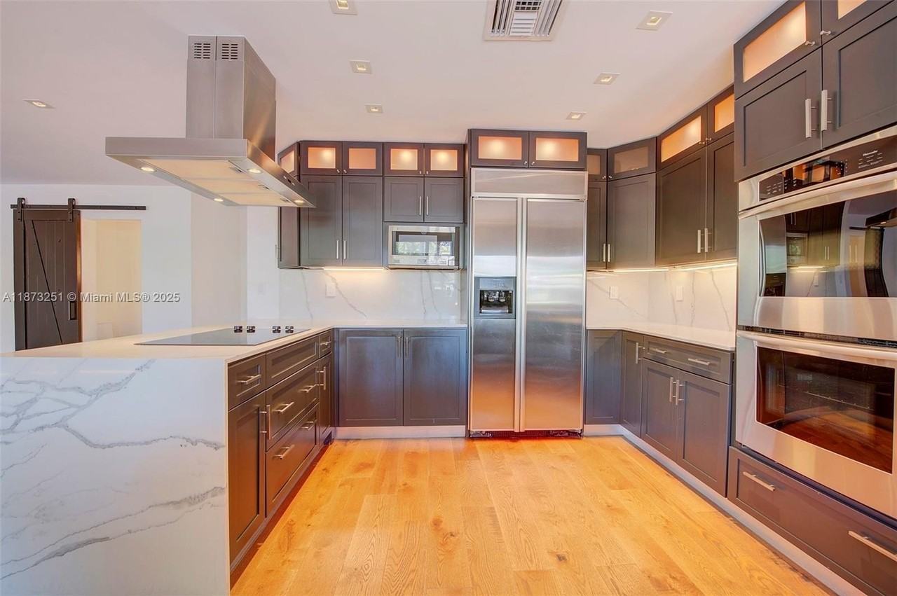 5240 Ne 29th Ave - Photo 6 of 34