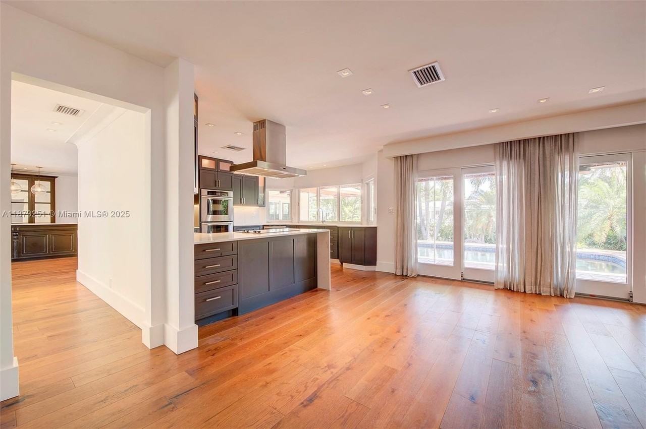 5240 Ne 29th Ave - Photo 7 of 34