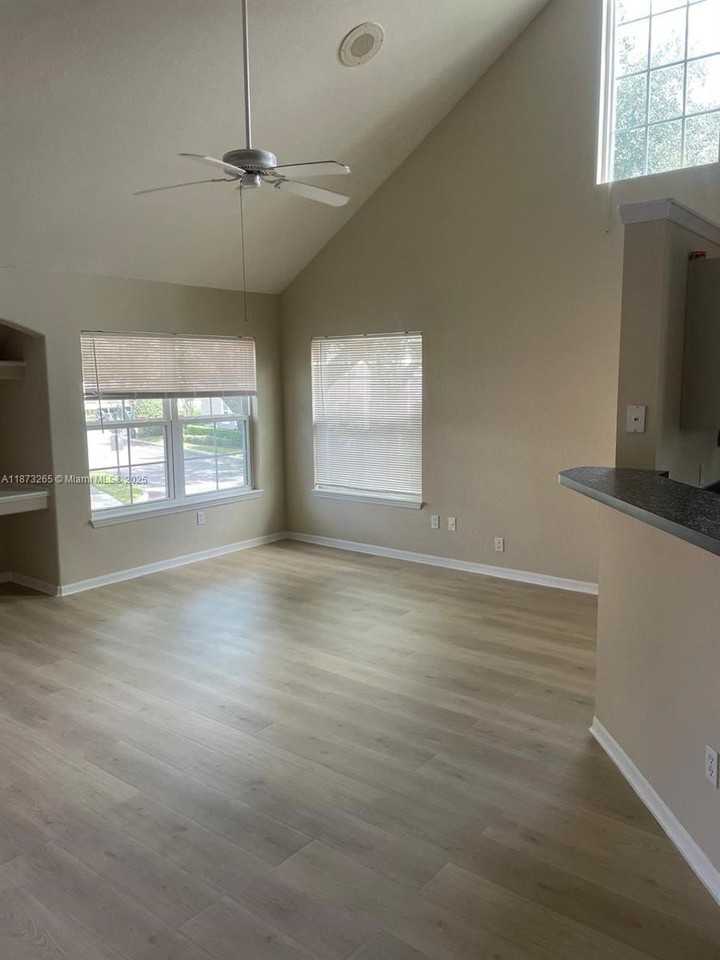 3391 Parkchester Square Blvd #204 - Photo 4 of 27