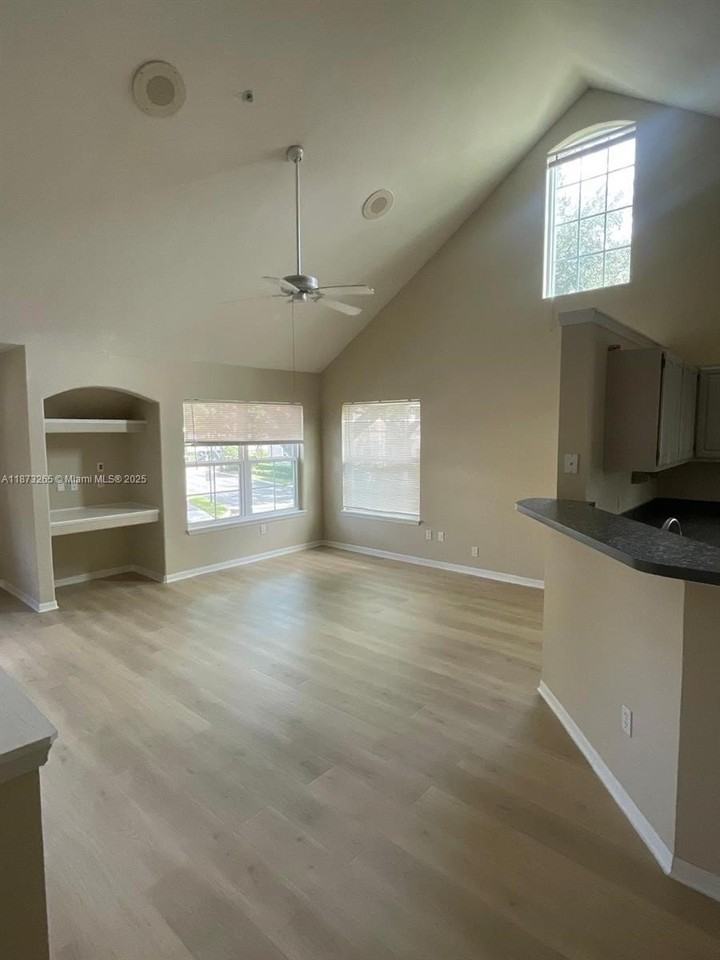 3391 Parkchester Square Blvd #204 - Photo 6 of 27