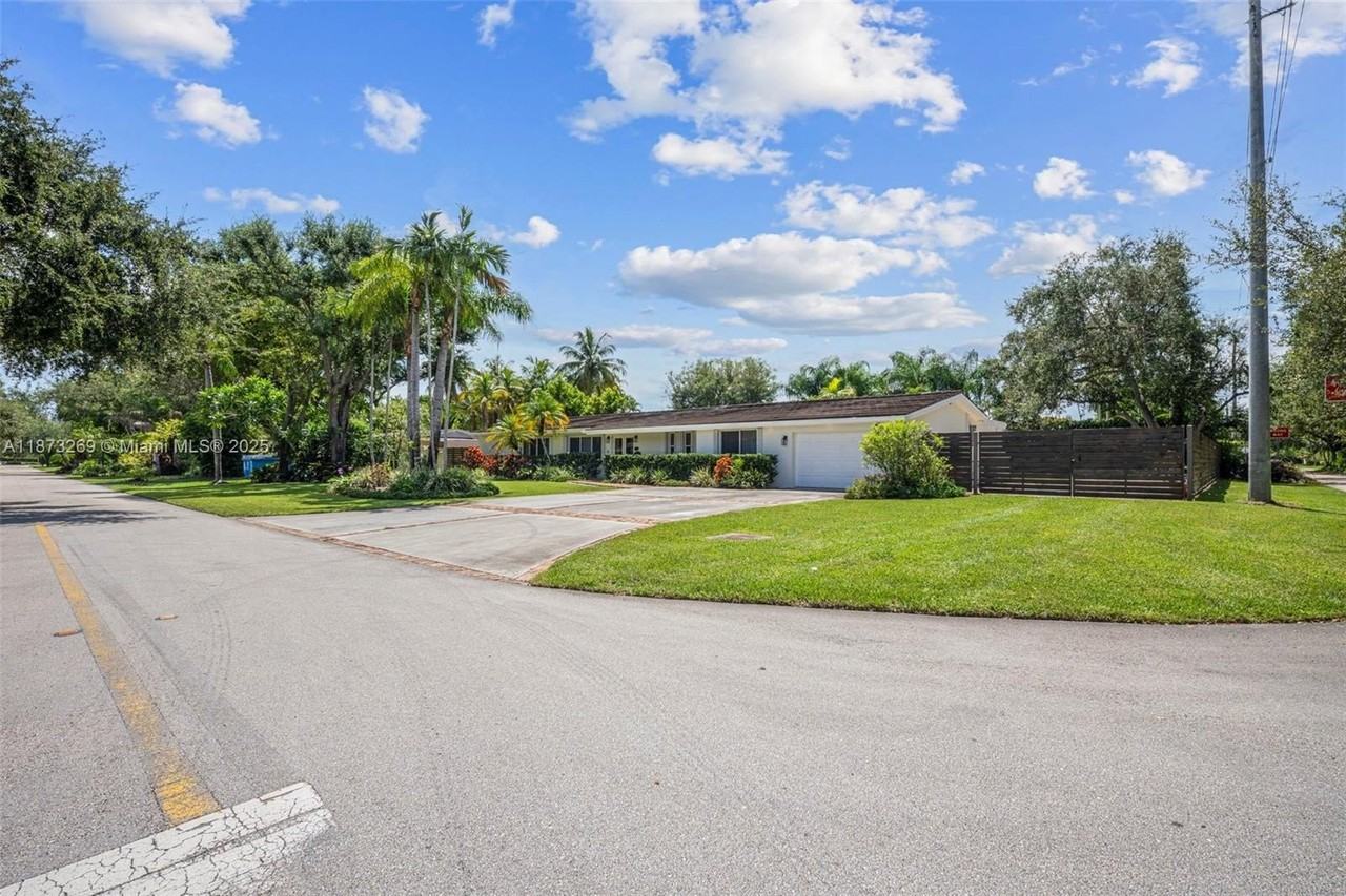 8260 Sw 95th St - Photo 2 of 50