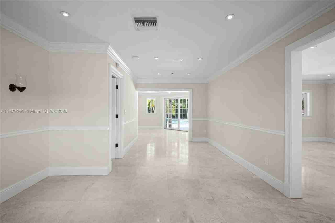 8260 Sw 95th St - Photo 3 of 50