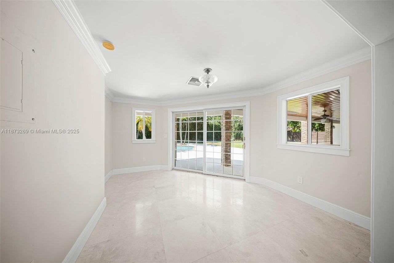 8260 Sw 95th St - Photo 4 of 50