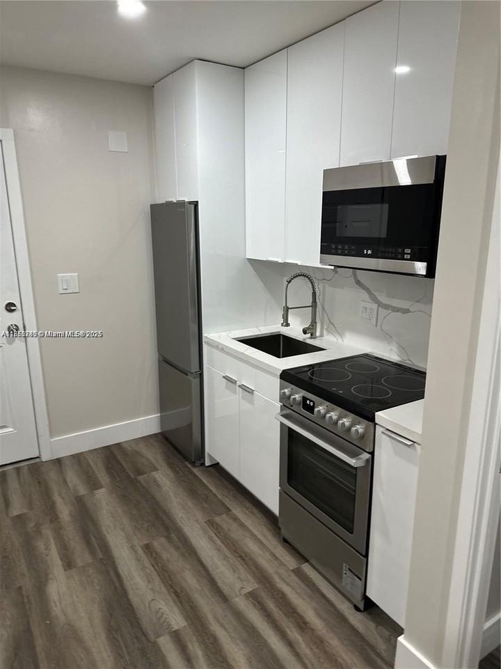 1770 E Las Olas Blvd #502 - Photo 6 of 13