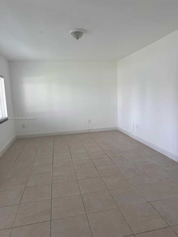 7207 Bay Dr #6 - Photo 6 of 7