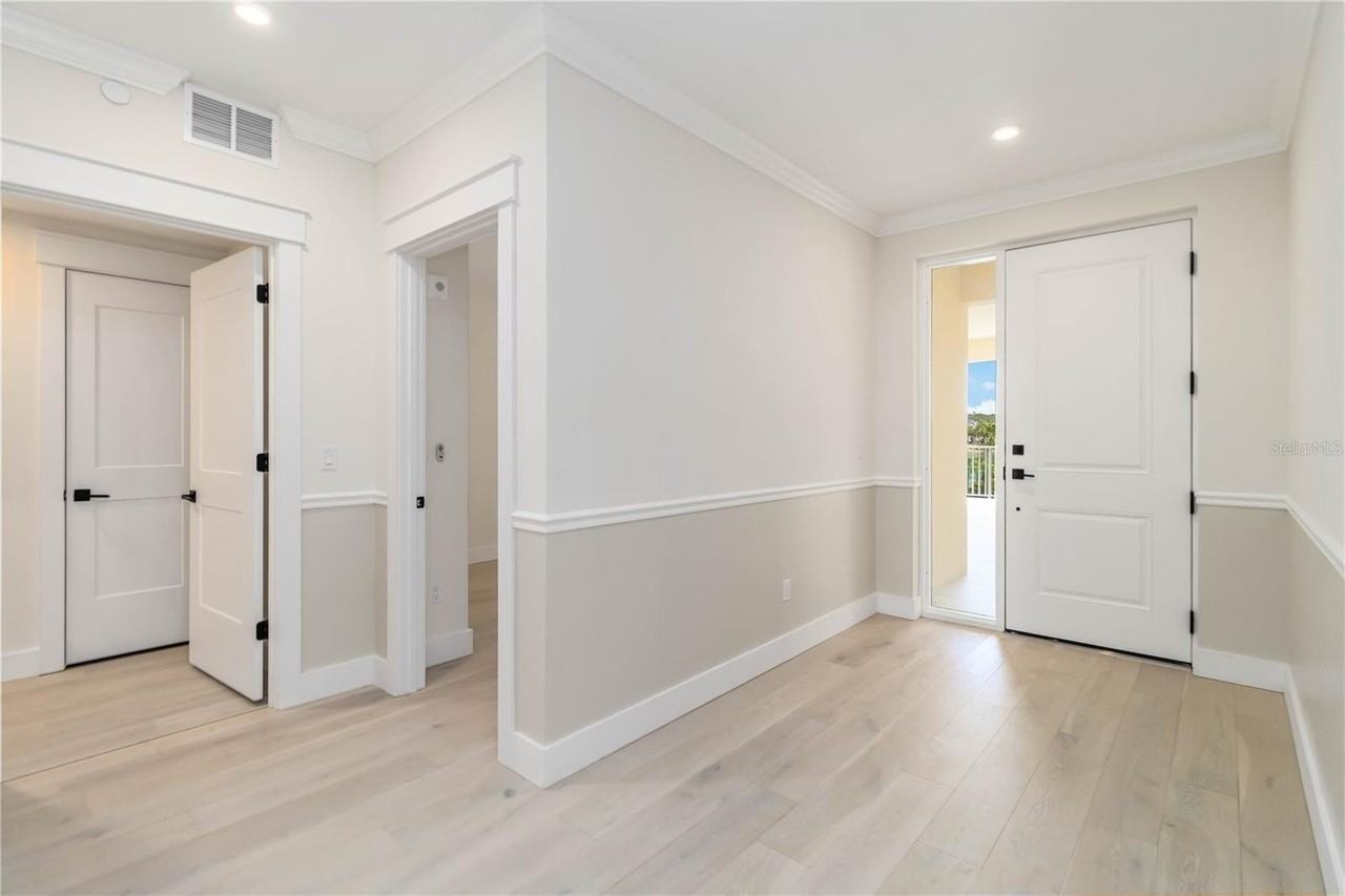 280 Hidden Bay Dr #202 - Photo 4 of 31