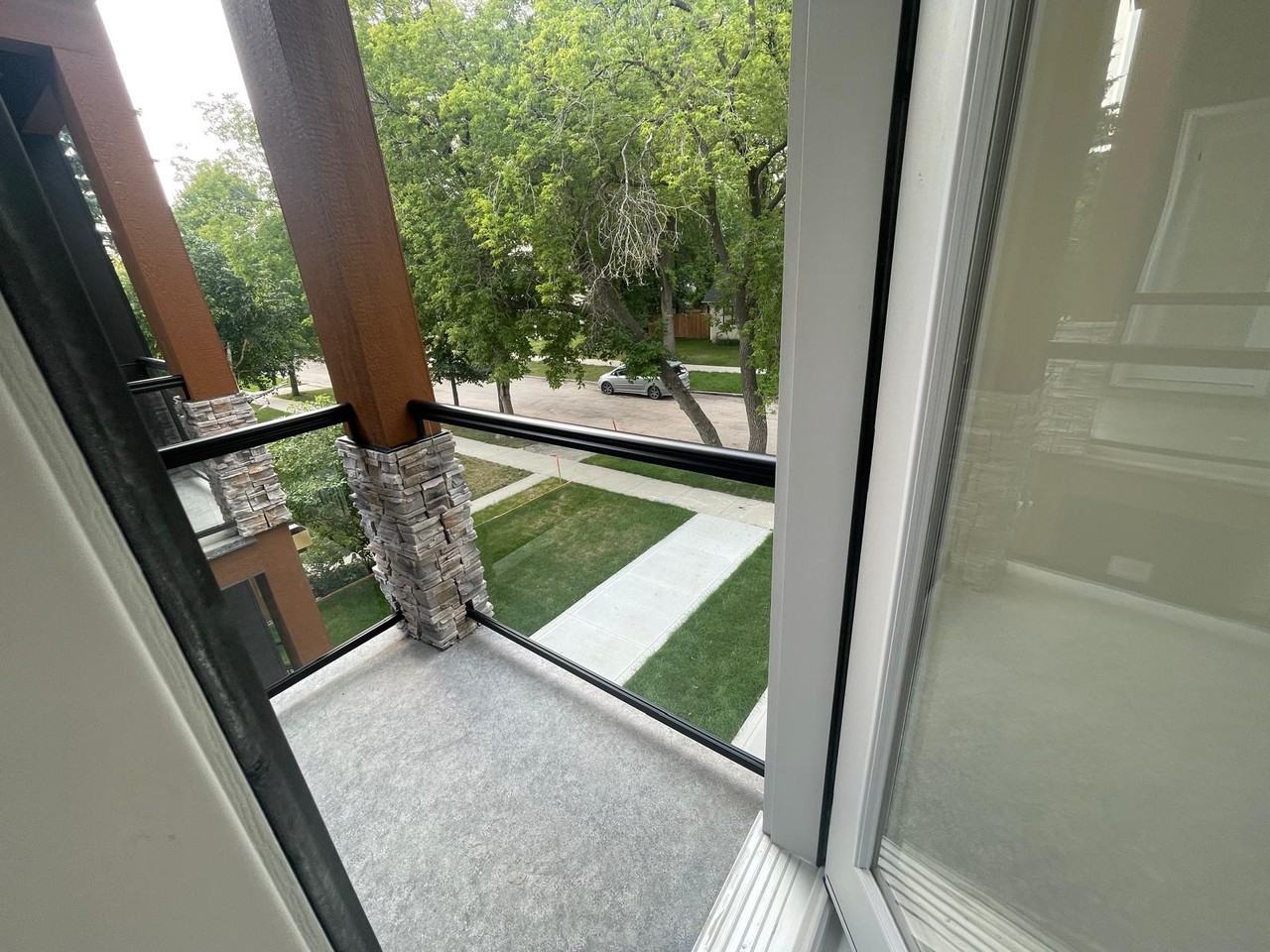 1044 Dumas Ave - Photo 2 of 12