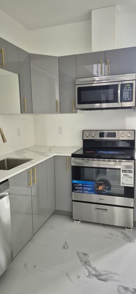 1044A Dumas Ave - Photo 2 of 11