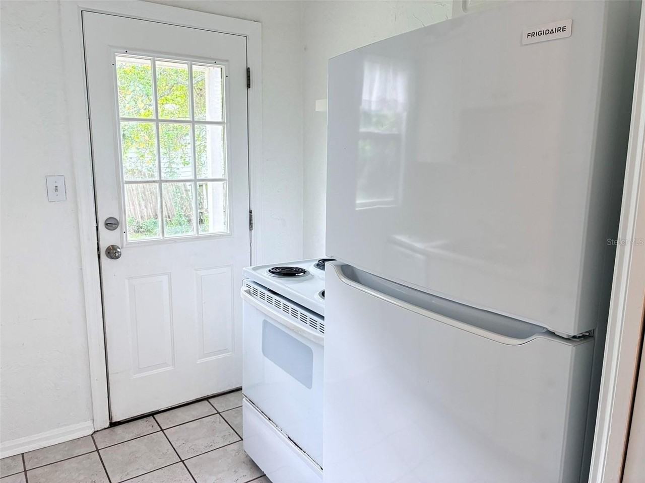 1650 Crestwood Dr - Photo 4 of 15