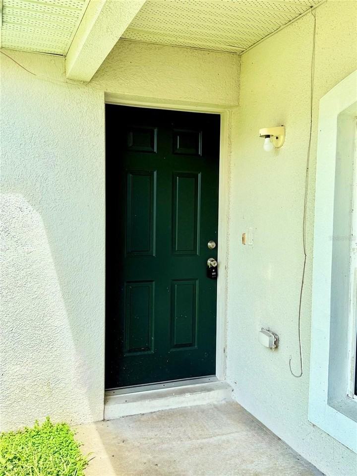 715 Lucaya Dr - Photo 2 of 12