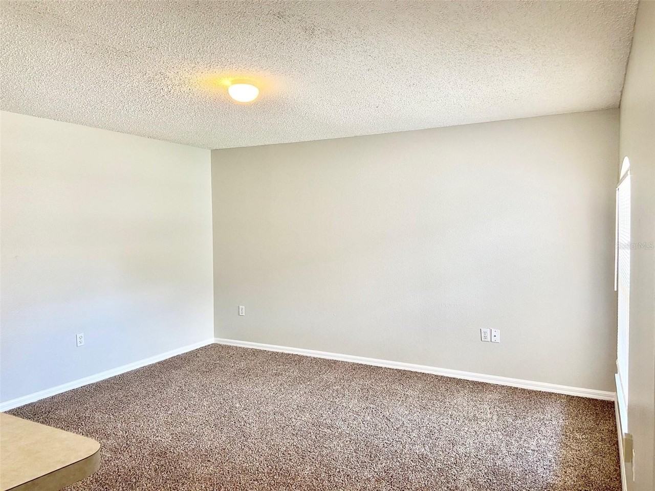 715 Lucaya Dr - Photo 4 of 12