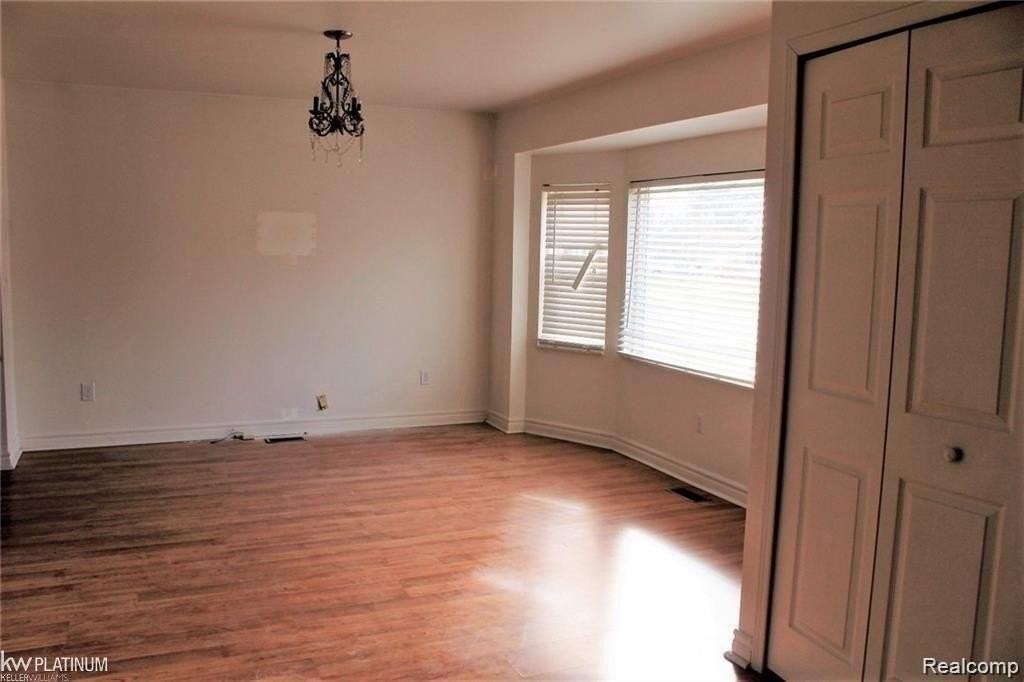 26450 Nanton St - Photo 4 of 8