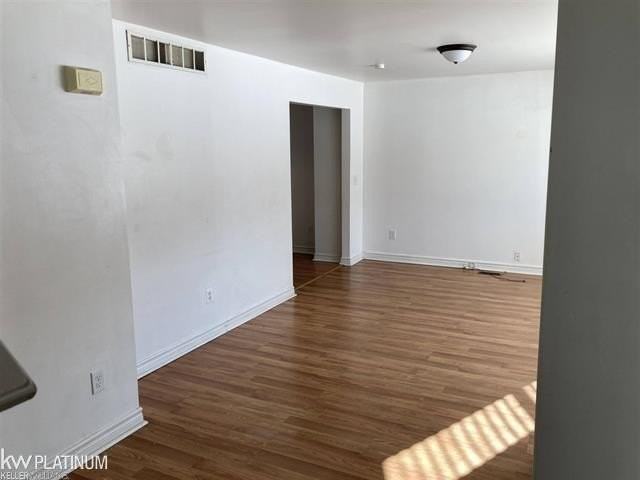 26450 Nanton St - Photo 6 of 8