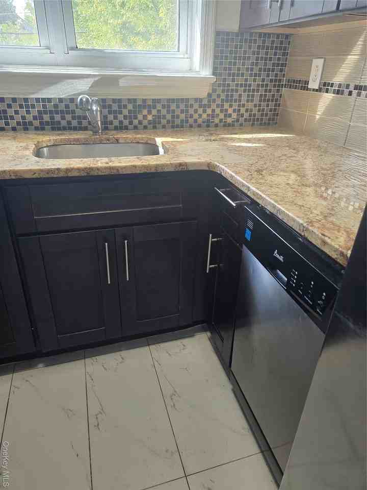 35 Prospect St #2 - Photo 5 of 11