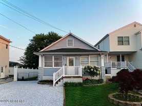 546 E Bayview Ave - Photo 1 of 1