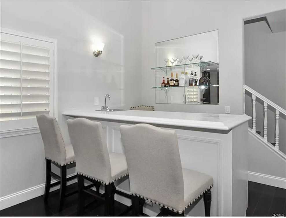 211 8th St - Photo 7 of 8