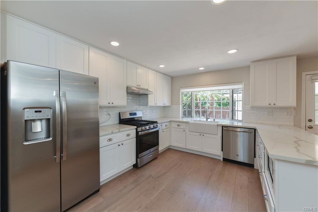 132 E Yale Loop #19 - Photo 3 of 8